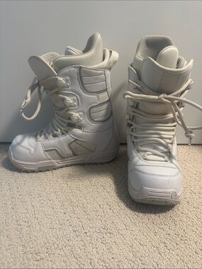 Women’s Burton COCO Snowboard Boots (US Size 7.5)